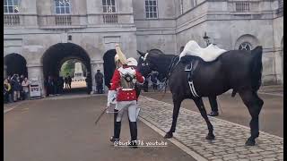 Horse won't let Kings guard return sword pulls away on dismount #thekingsguard 17 April 2024