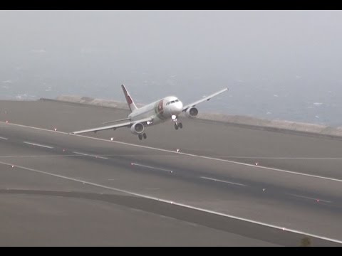 Video: Aeropuerto De Madera