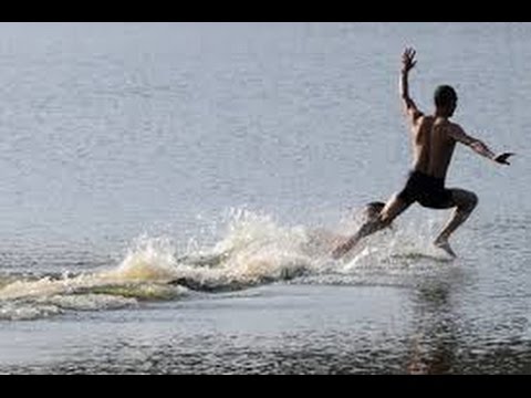 Видео: Монахът Шаолин пробяга 125 метра по вода - Алтернативен изглед