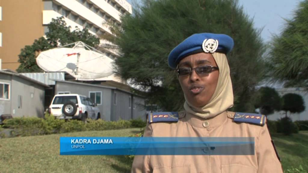 Un femme policière en mission avec les Nations Unies