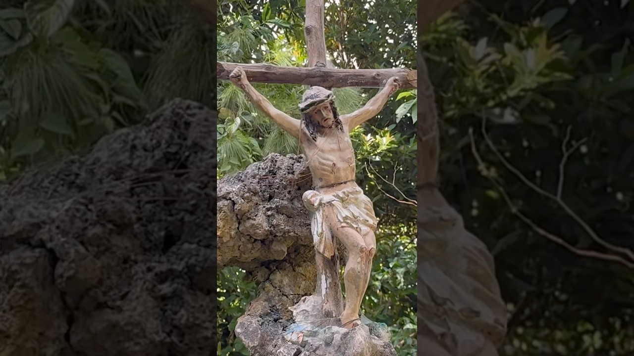 Нашёл Иисуса в маленьком Багио #frankandfel #jesusstatus #littlebaguio #traveliloilo