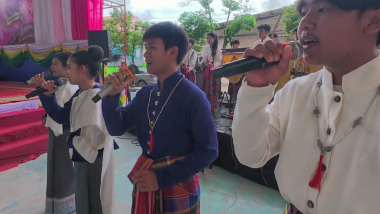 การแสดงของนักเรียน ชุมนุมนาฏศิลป์ ชุมนุมดนตรีไทยและดนตรีพื้นบ้าน