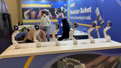 Dancing modular robots. CES 2022. Clicbot.