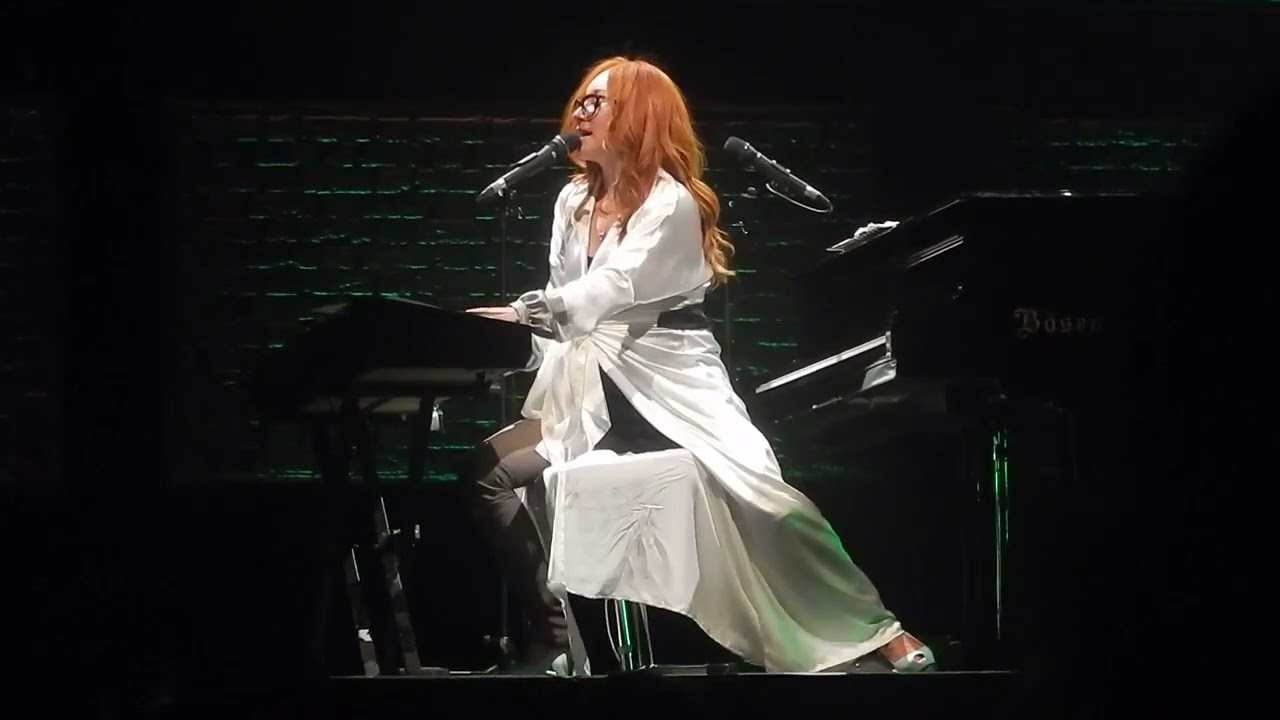 Tori Amos - When Doves Cry ~ Edge of Seventeen 2014-08-15 Boston