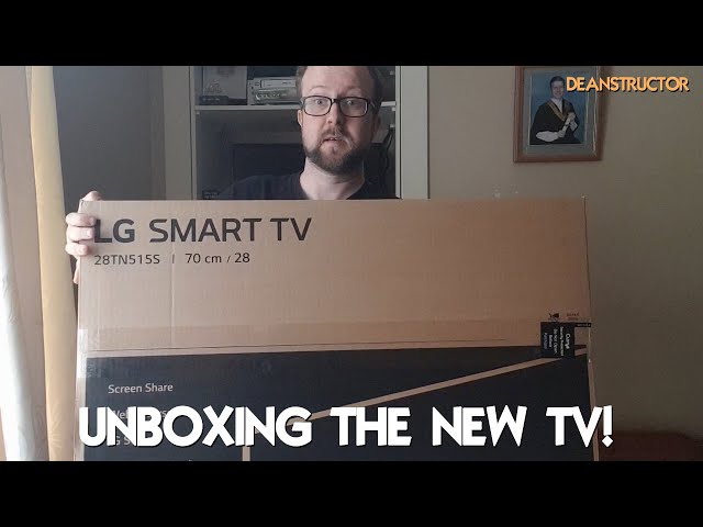 Unboxing the new TV!- LG 28TN515S