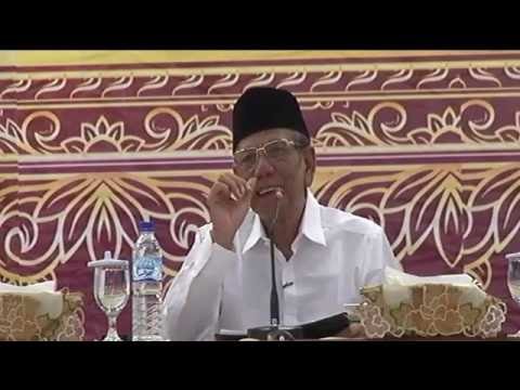 KH Hasyim Muzadi dalam Seminar Nasional Sistem Pendidikan Mu'allimin