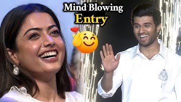 Vijay Deverakonda Mind Blowing Entry @ Sita Ramam Swaralu Event | TFPC