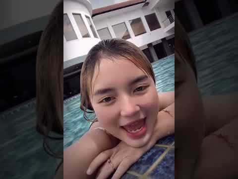 Kienzy mylien- dipagi-pagi hari Berenang Di kolam Sambil Salto hehehe and sambil live ig