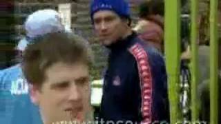 ROCK BANDS OASIS, BLUR AND PULP RAISE MONEY AT CHARITY FOOTBALL COMPETITION( Clip 2 of 8).mov screenshot 4