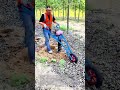 フェンスや果樹園用の穴を掘る最速の方法：トロリー式アースオーガーを使った植樹方法