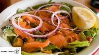 Салат с семгой и сухариками Салат с семгой и сухариками