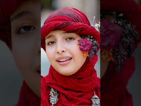 ماريا قحطان تؤدي لحن الحقول