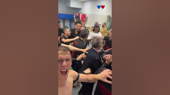 LAPORTA y RAFA YUSTE en el vestuario celebrando un BARÇA CAMPEÓN de LALIGA