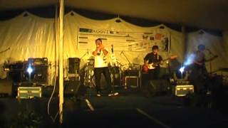 EvoLet Live at POLTEK UI 2009 - Cinta Yang Salah.wmv