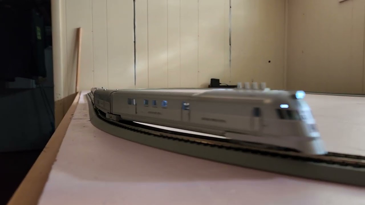 Con-Cor Pioneer Zephyr: Daylight Drive-by