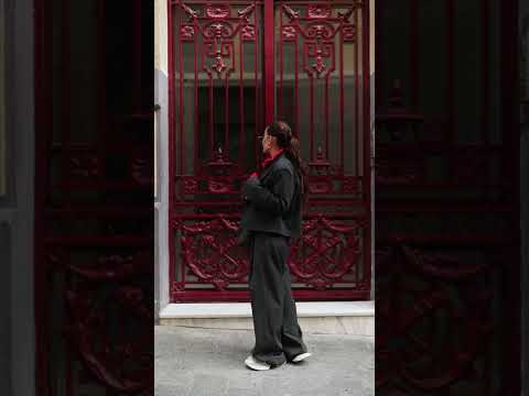 100% передоплата, Костюм - двійка жіночий брючний оверсайз, піджак укорочений, брюки, в смужку, Чорний, S, видео 3