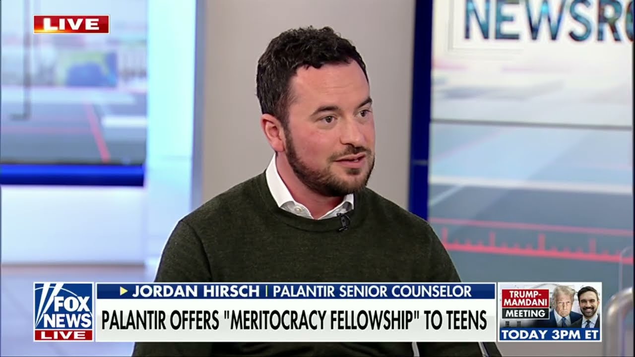 Старший консультант Джордан Хирш и стипендиат программы «Меритократия» Ариан Мехра обсуждают стип...