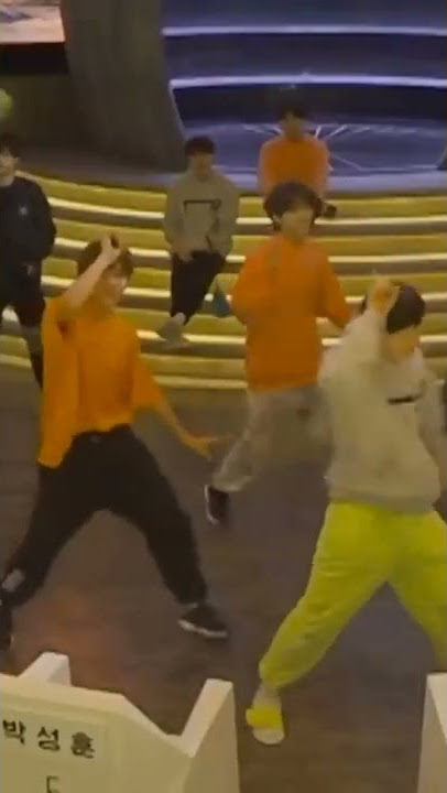 the way sunoo got up immediately to dance to txt’s crown 😭 #txt #sunoo #enhypen #iland