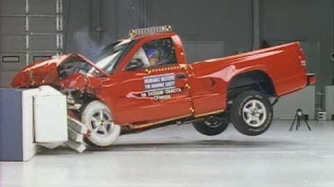1998 Dodge Dakota moderate overlap IIHS crash test