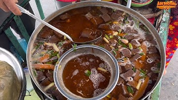 Lạ đời xe BÚN MA toàn KHÔ MỰC hơn 40 năm nấu làm ngọt nồi nước lèo | Ăn Ngon TV