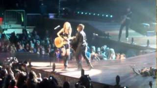 Taylor Swift \& Johnny Rzeznik singing 'Iris' in NYC