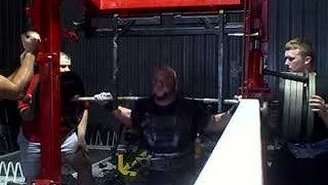 EliteFTS.com - Spandex Guy Squats 5.5 Wheels