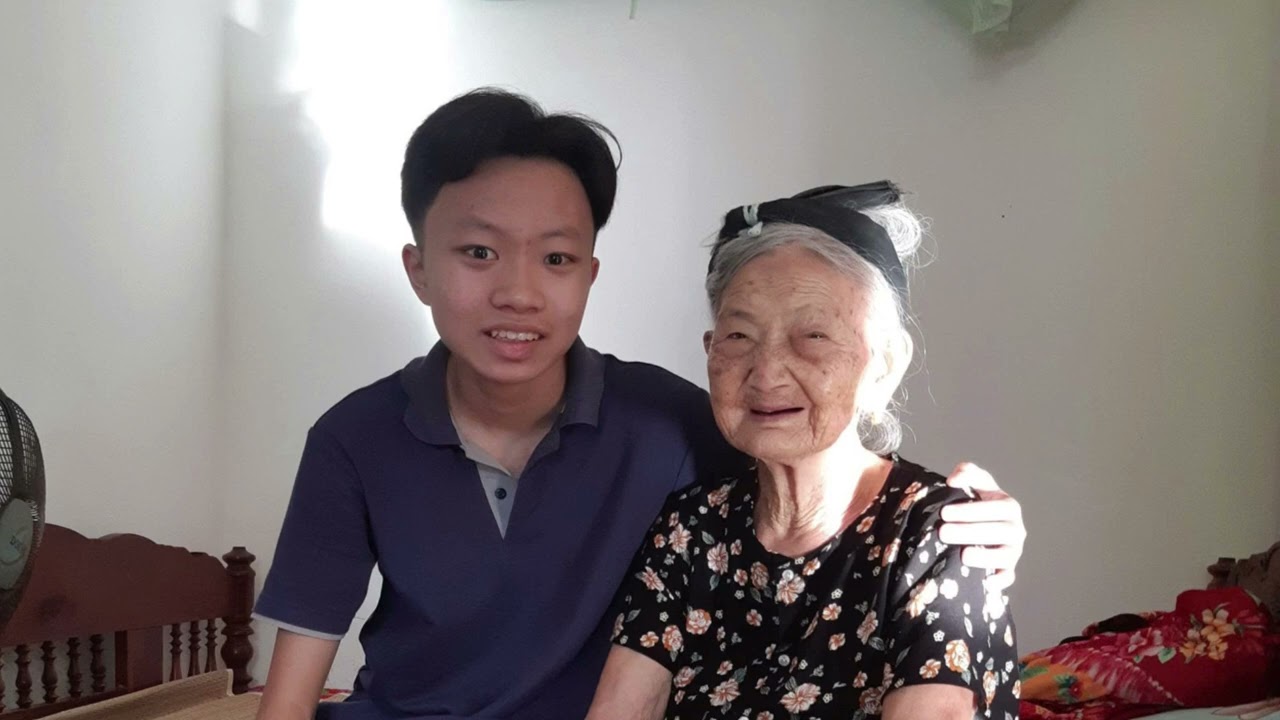 Nhờ tổ tiên cháu con Hồng phúc ấm!