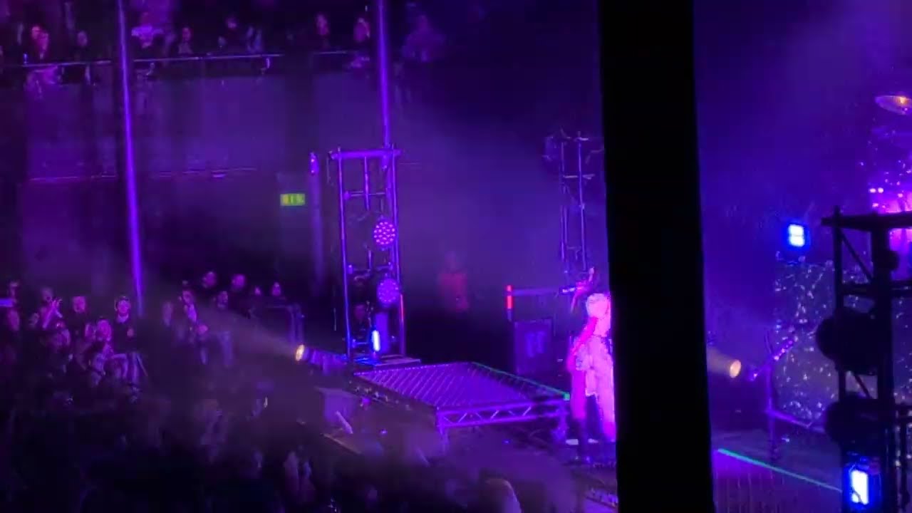 Poppy Performing 