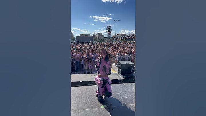 "Clap Snap" with 2000 people 💗 | Andra Gogan