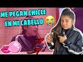 ME PEGAN UN CHICLE EN EL CABELLO