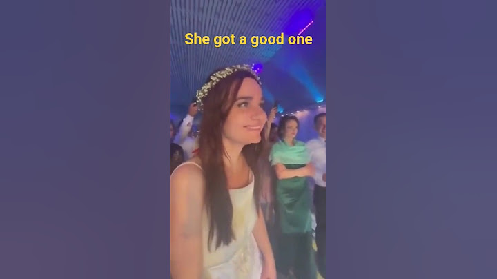 Accidentally dropped their wedding cake, but her husband's reaction confirms she's got a good one.