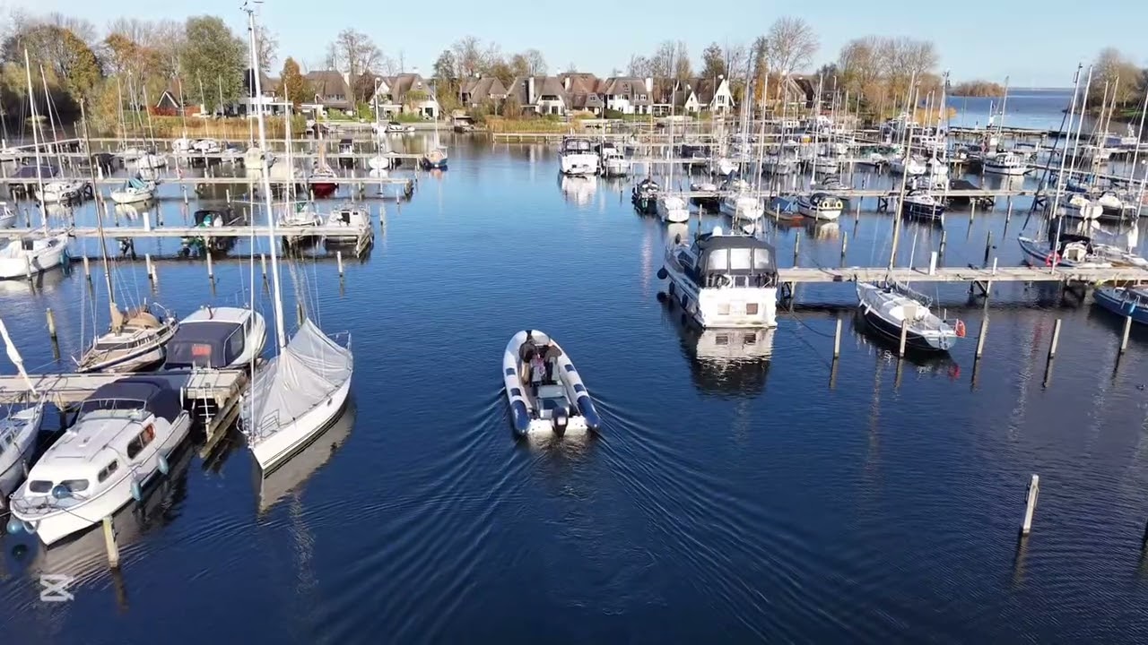 ⚡🖤 Tech meets ultra-lightweight:ExploMar WAVE 300 × Xtenders — 8.3 m full-carbon RIB