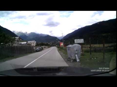 ეს ნაგვის ურნა გზის გადაღმა მაინც დაედგათ