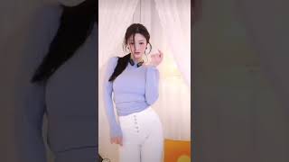 韩舞，由秦小五主播表演。