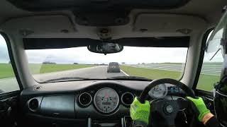 Mini Cooper S R53 vs Clio 172 at Snetterton 300