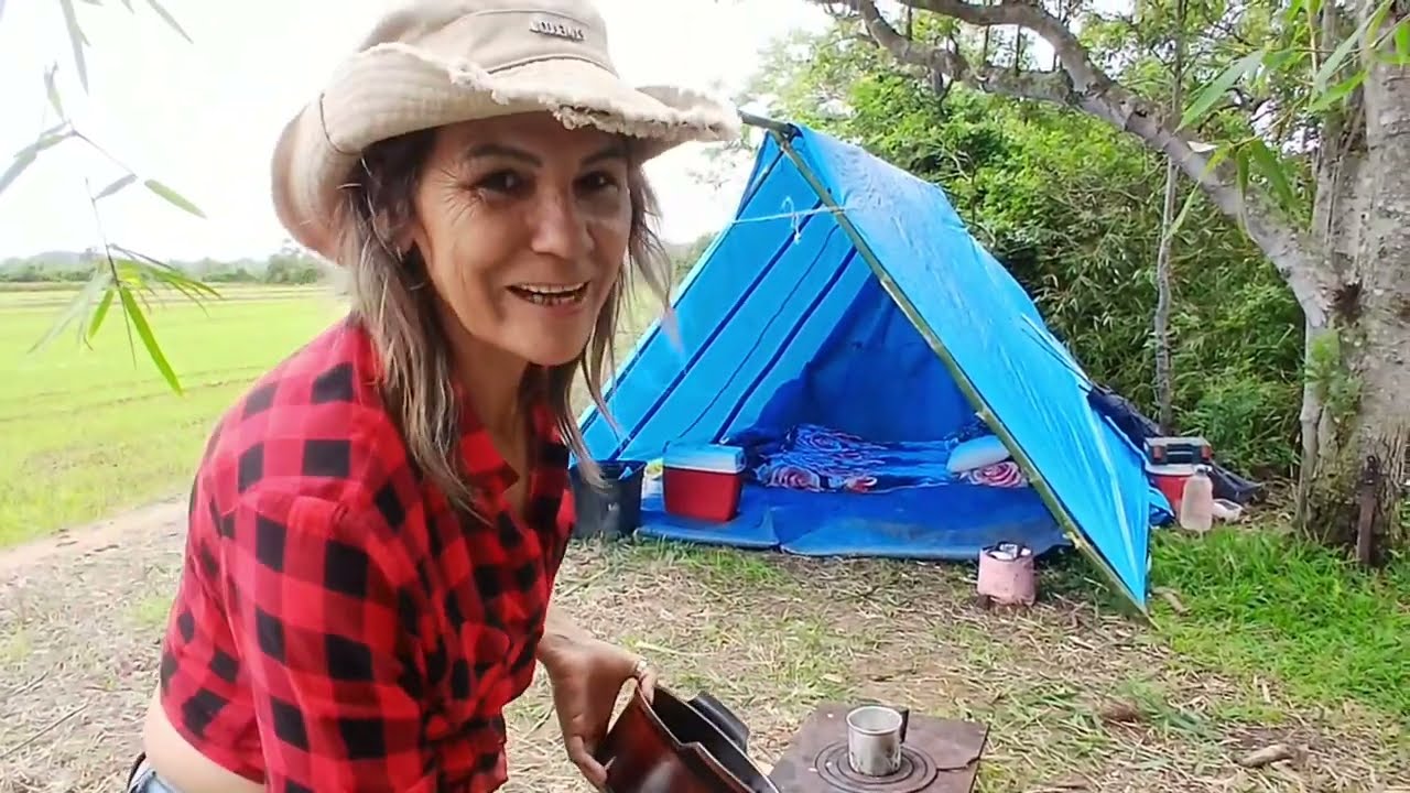 Incrível acampamento pescaria caipira na beira do rio. @CasalsóAventuras