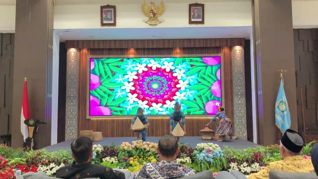 Tari Anyam Irat-Iratan SMPN 1 Lamongan Versi 3 Penari