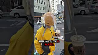 Bu Çocuk Teslimatçıya Su Fırlattı