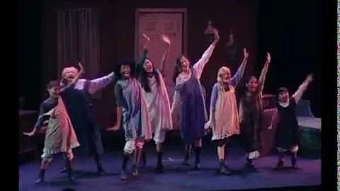 You're Never Fully Dressed Without a Smile - Annie...