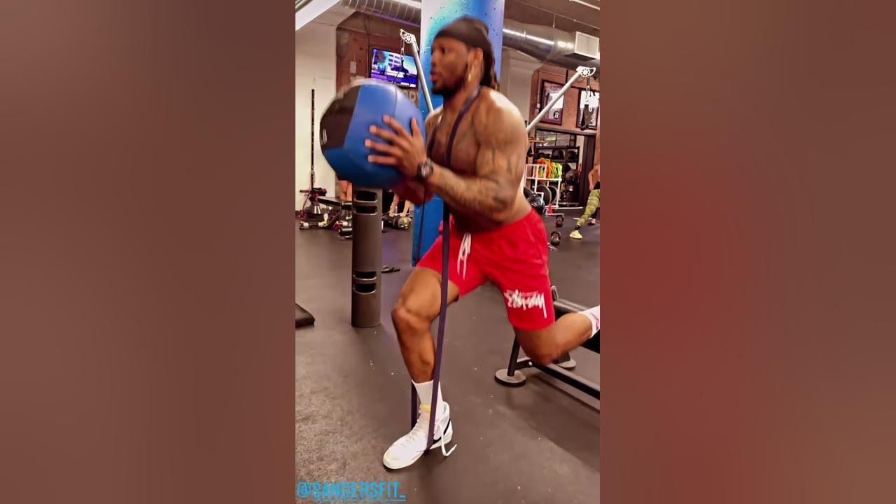 Derrick Henry continues freakish workout routine and jumps over four