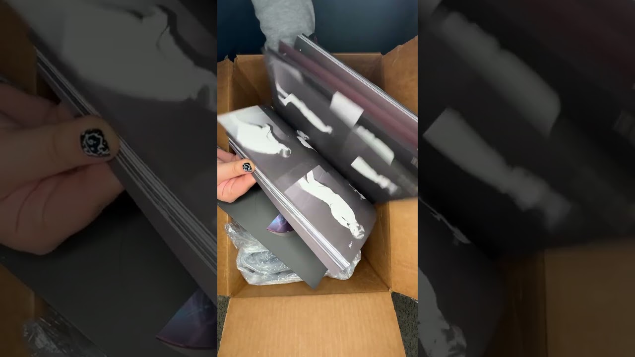 I was gifted 28 POUNDS of Kpop albums 😱 massive Stray Kids album unboxing!!