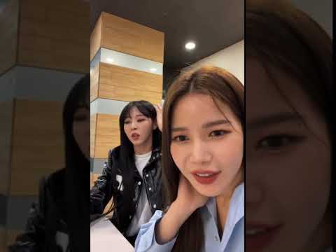   20230321 Solar And Moonbyul Instagram Live