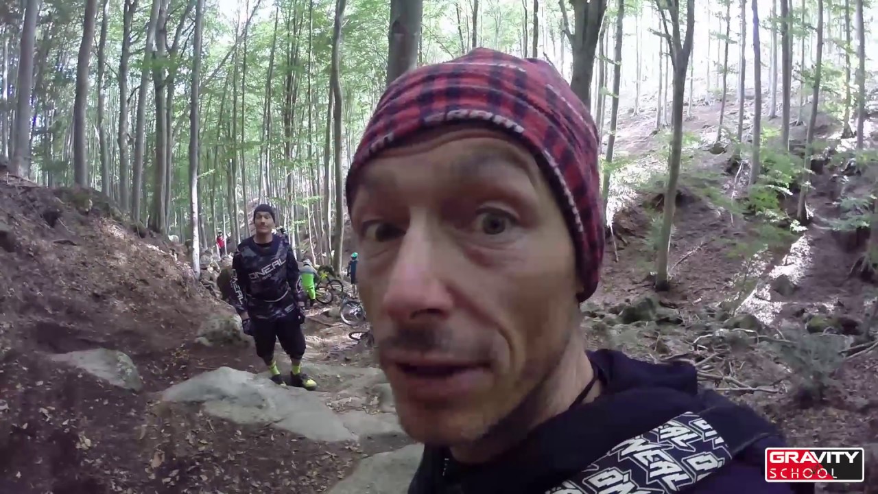 Momento Gravity School - Come affrontare una pietraia a gradoni in mtb