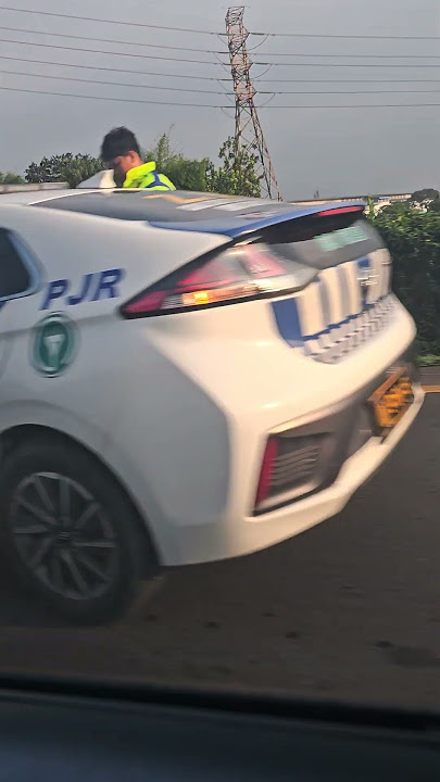 Download lagu Kendaraan Pecah Ban Tol Jakarta Merak arah Jakarta Sebelum Pintu Tol Cikande 23 06 2025 Pukul 16.30