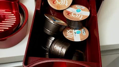 Como tirar cápsula da cafeteira TRES corações?