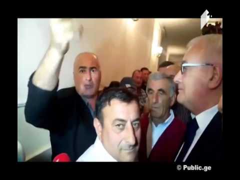 საკონსტიტუციო ცვლილებების განხილვა მარტვილში ხმაურით დაიწყო