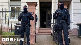 ⁣Germany arrests 25 accused of plotting to overthrow the government – BBC News