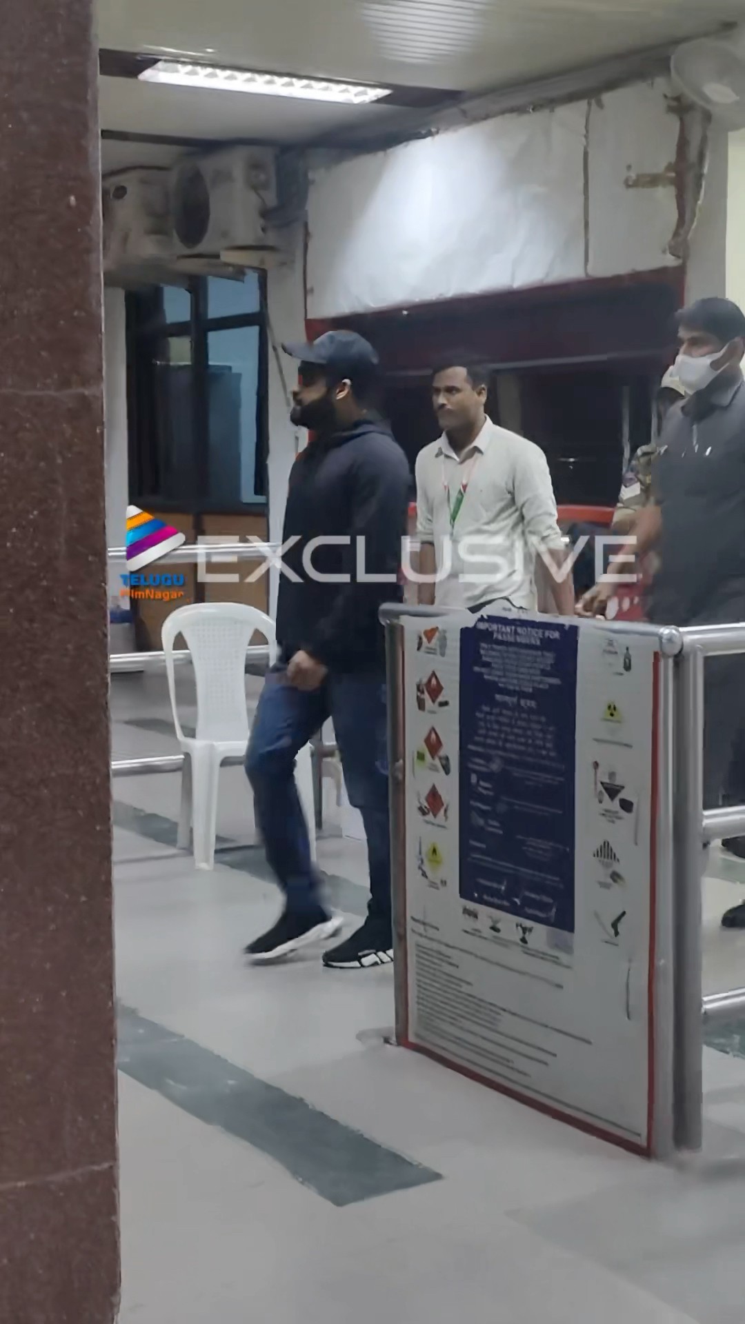 ముంబైలో వార్ 2 షూటింగ్ పూర్తి చేసుకుని హైదరాబాద్ తిరిగొచ్చిన #NTR ? | #JrNTR Back To Hyd | #War2