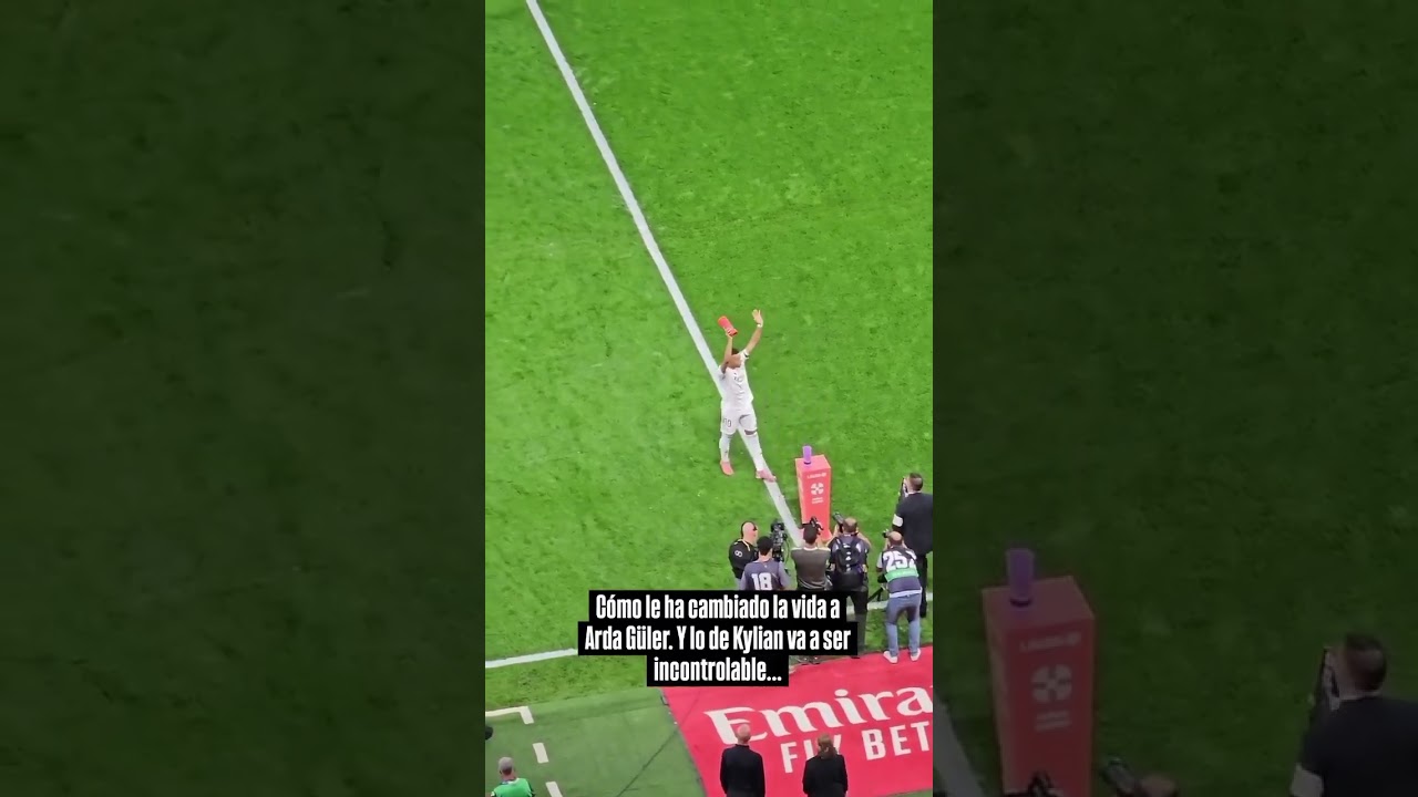 Mbappe Recieves His Player Of The Month Award 🔥