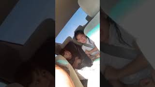 Siblings Start Screaming While Fighting In Car - 1500148
